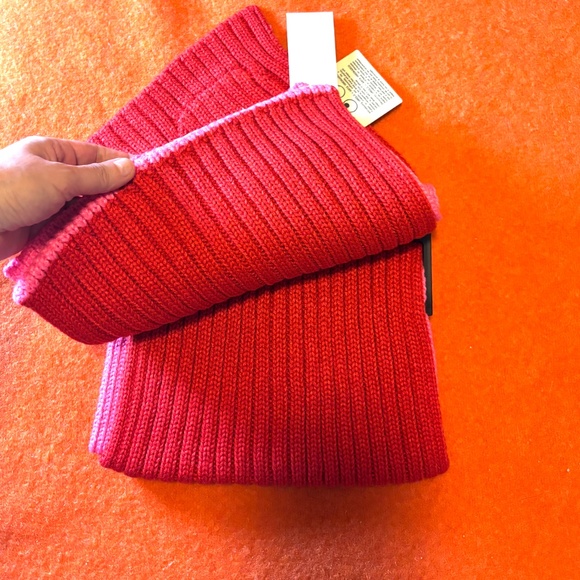 Anya Hindmarch Uniqlo red & pink touch of wool heattech knitted stole scarf NWT - Picture 8 of 9